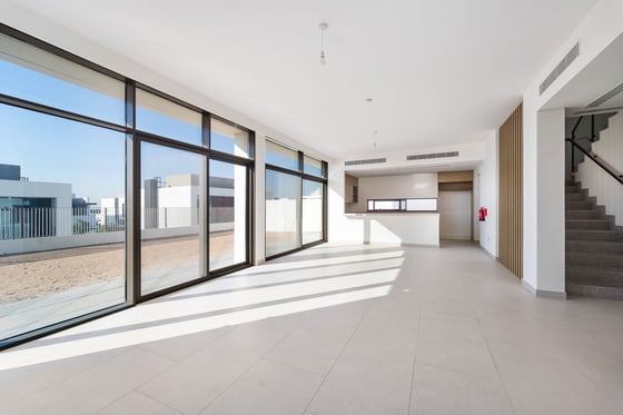 Vacant | Community Pool | Spacious |...., picture 5