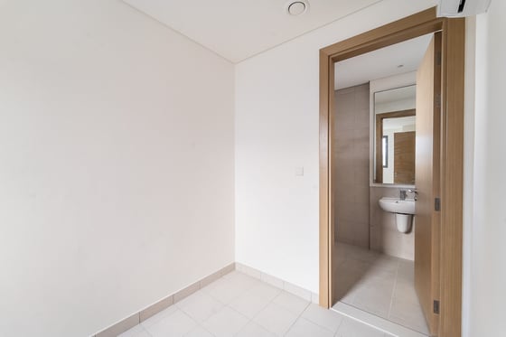 Vacant | Community Pool | Spacious |...., picture 10