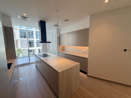 Single Row | 4-Bdr + M | Brand New Ready to Move, picture 4