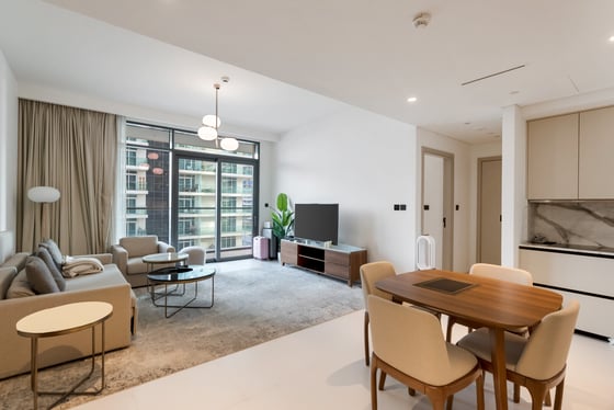 Marina View | Upgraded & Furnished | Investor Deal, picture 3