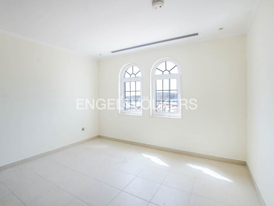 Near Pavillion | Well Maintained | 3 Large, picture 9