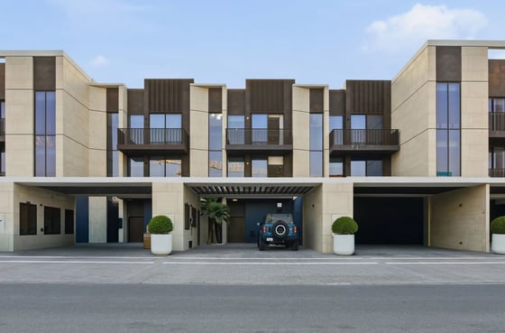 Serene 3-bed townhouse in Villa Amalfi, Jumeira Bay Island, picture 1