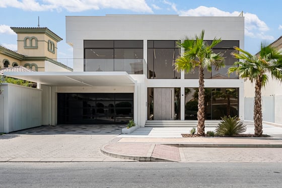 Triple Storey | Fully Renovated | Prime Location, picture 1