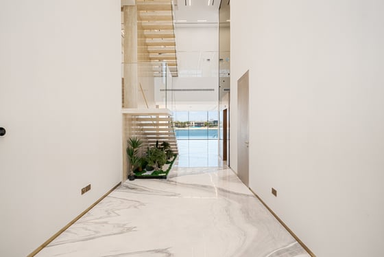 Triple Storey | Fully Renovated | Prime Location, picture 2