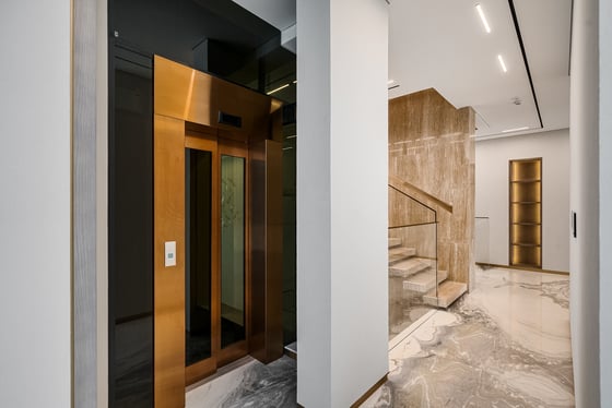 Triple Storey | Fully Renovated | Prime Location, picture 10