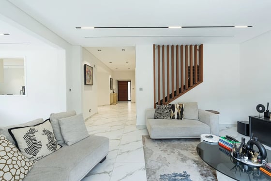 A beautifully decked-out 4-bedroom villa in Meadows 1, picture 6