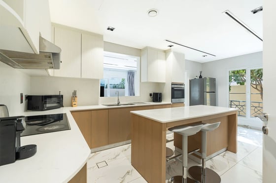 A beautifully decked-out 4-bedroom villa in Meadows 1, picture 2
