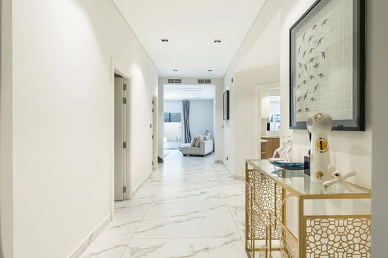 A beautifully decked-out 4-bedroom villa in Meadows 1, picture 1