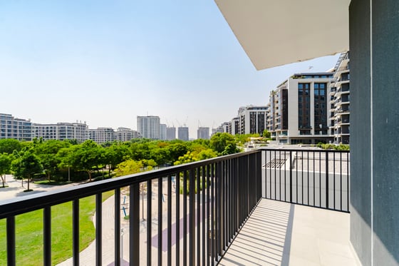 Large Corner 2BR | Full Park View | Vacant, picture 1