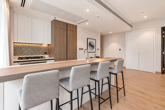 Furnished | Prime Location| Large Layout, picture 2