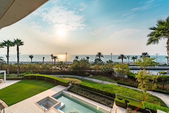Elegant Beachfront Living | Spacious | Luxurious, picture 1