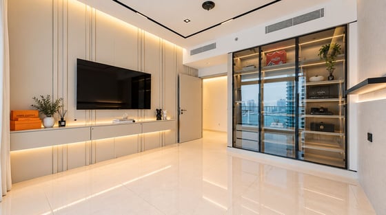 Fully Furnished I Upgraded I Marina View, picture 8