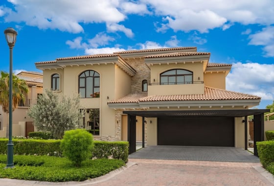 Lux Upgrades | Golf View | Spacious....., picture 1