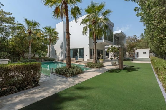 An impressive 4-bed villa with pool in Al Barari’s The Nest, picture 1