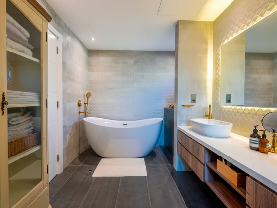 Exclusive Upgraded Lakefront Villa, picture 7