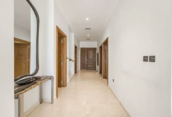 Upgraded & Furnished | Vacant | Beach Access, picture 8