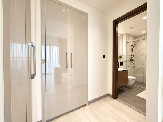 Large Layout | Spacious Interiors | Prime Position, picture 16