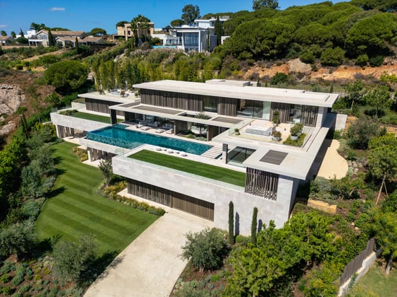 A substantial architectural residence into 5star golf resort, picture 1