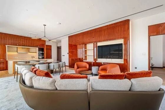 Canal-facing 4-bed apartment in Mr. C Residences, Jumeirah, picture 8