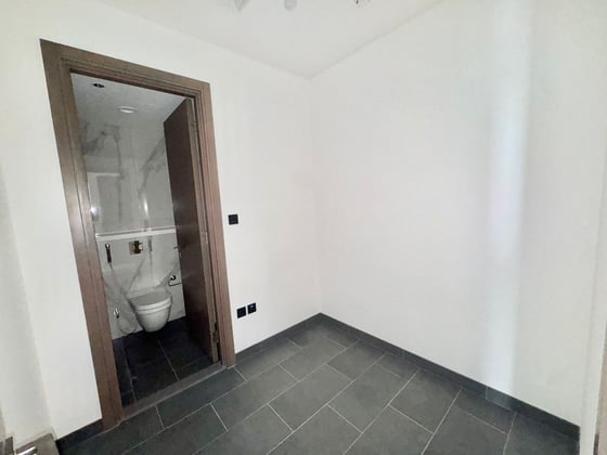 Spacious |  Maids Room  |  Burj Khalifa View, picture 18