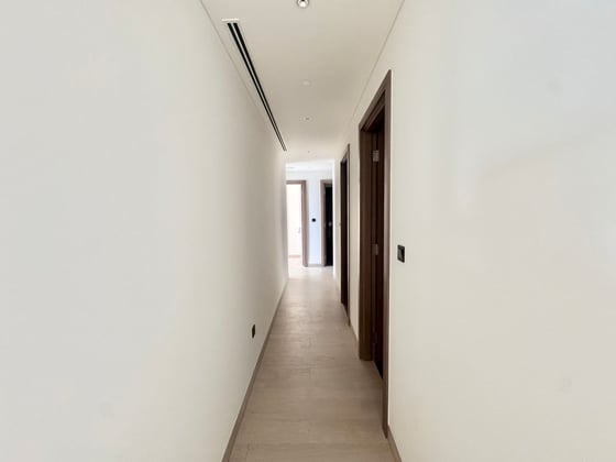 Spacious |  Maids Room  |  Burj Khalifa View, picture 17