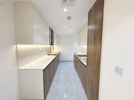Beautifully Upgraded | Vacant Now | Closed Kitchen, picture 6