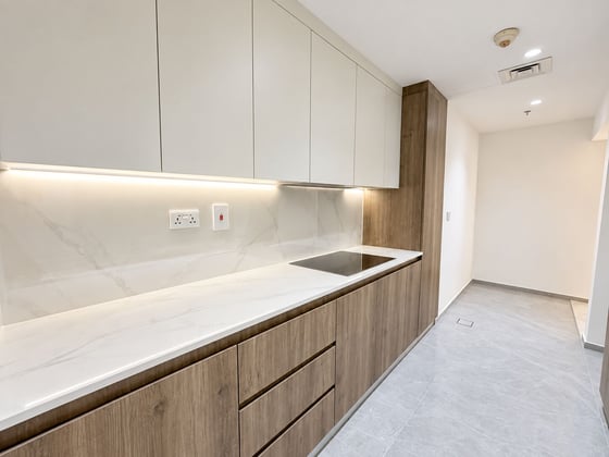 Beautifully Upgraded | Vacant Now | Closed Kitchen, picture 7