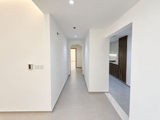 Beautifully Upgraded | Vacant Now | Closed Kitchen, picture 5
