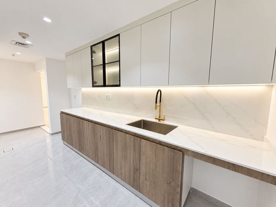 Beautifully Upgraded | Vacant Now | Closed Kitchen, picture 1