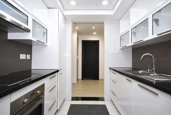 Upgraded | Fully Furnished | Spacious Layout, picture 6