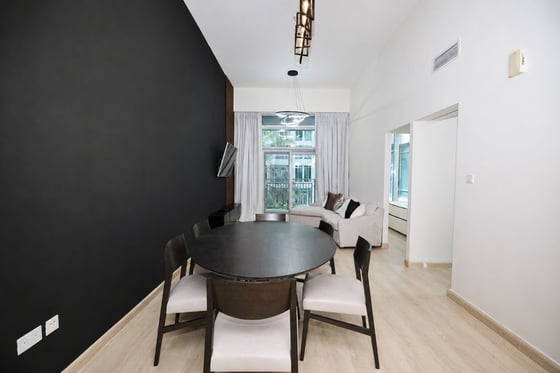 Upgraded | Fully Furnished | Spacious Layout, picture 2