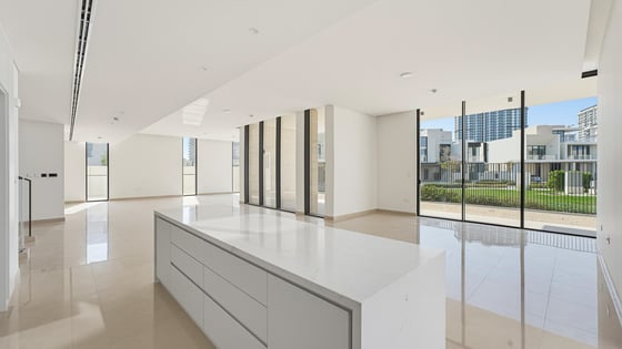 Corner villa in Dubai Hills with park view, picture 3