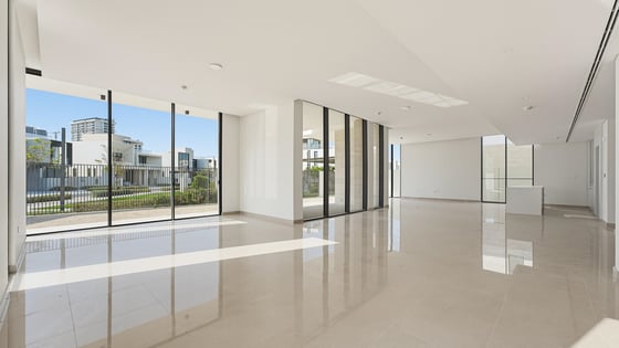 Corner villa in Dubai Hills with park view, picture 1