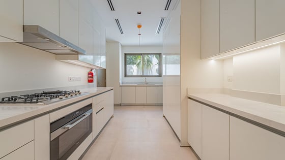 Upgraded villa in MBR City with private pool, picture 5