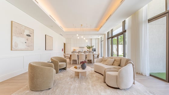 Upgraded villa in MBR City with private pool, picture 2