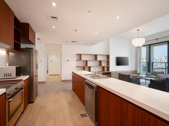 Exquisite La Mer Apartment with Marina Views, picture 8