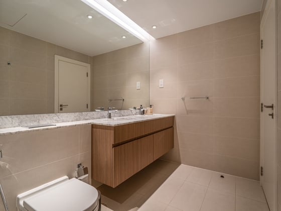 Exquisite La Mer Apartment with Marina Views, picture 16