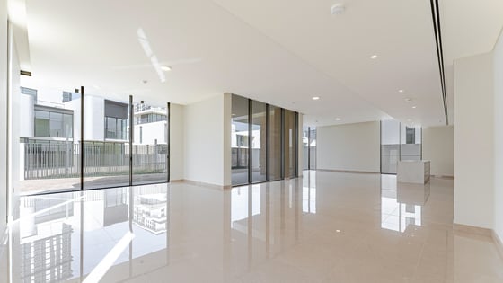 Corner villa in Dubai Hills with private roof terraces, picture 1