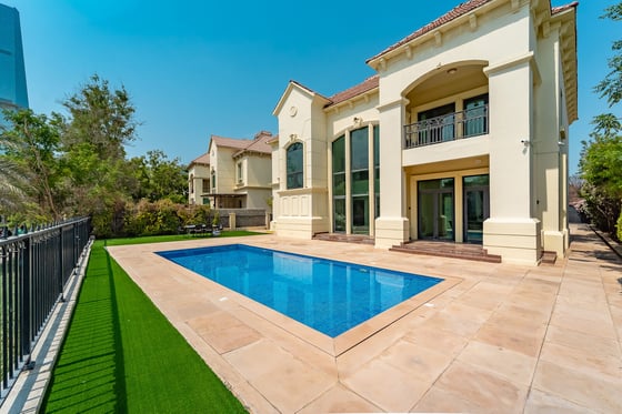 Lake View | Rare to Market | Garden Hall, picture 1