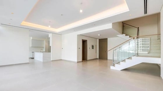 Duplex apartment in MBR City with direct beach access, picture 1