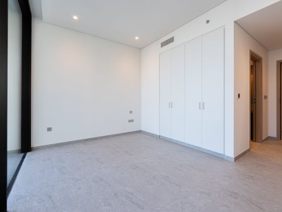 Sophisticated Business Bay Waterfront Apartment, picture 8
