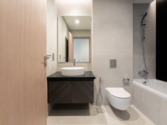 Sophisticated Business Bay Waterfront Apartment, picture 13