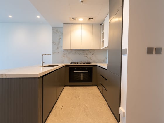 Sophisticated Business Bay Waterfront Apartment, picture 5