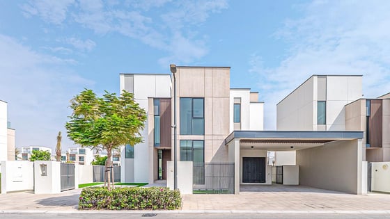 Modern villa in Arabian Ranches 3 with private garden, picture 1