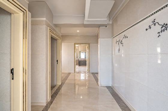 Renovation Opportunity | High Number | Iconic View, picture 12
