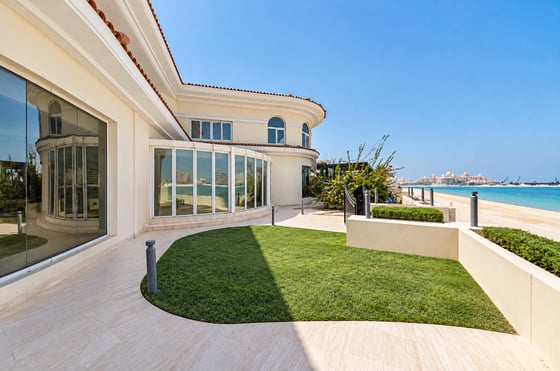 Renovation Opportunity | High Number | Iconic View, picture 17