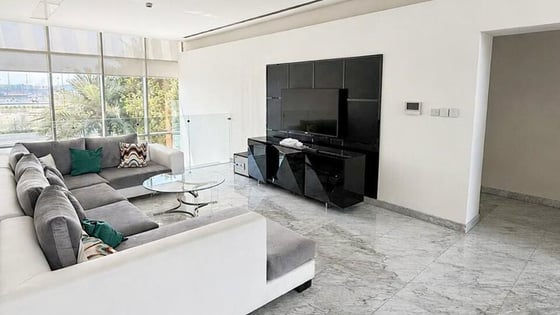 Exquisite villa in MBR City with private beach access, picture 5