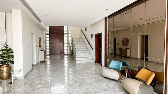 Exquisite villa in MBR City with private beach access, picture 3