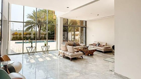 Exquisite villa in MBR City with private beach access, picture 1