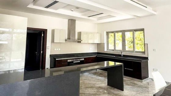 Exquisite villa in MBR City with private beach access, picture 8